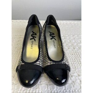 Anne Klein Women's Patent Leather Pumps Size 6 SKU 2494